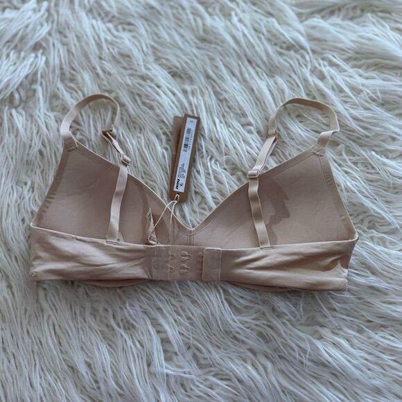 Skims Wireless Form Pushup Plunge Bra Sand Size 32B - Picture 6 of 8